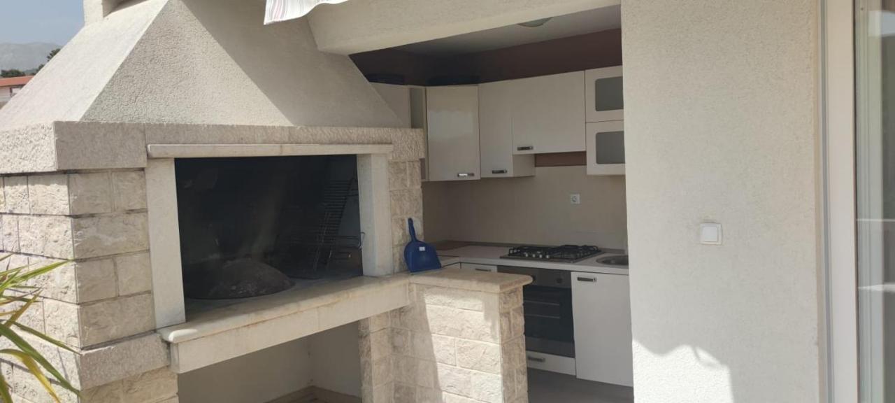 شقة Happy Basset Terrace ماكارسكا المظهر الخارجي الصورة